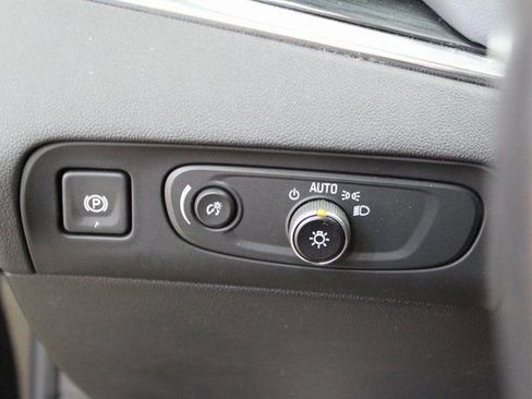 Used 2021 Buick Enclave Essence image 15