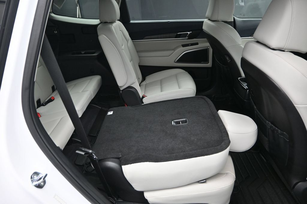 Used 2025 Kia Telluride EX w/ EX Captain's Chair Package FWD image 38