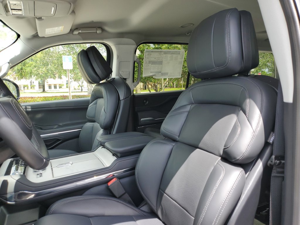 New 2026 Lincoln Navigator Premiere AWD/4WD image 22