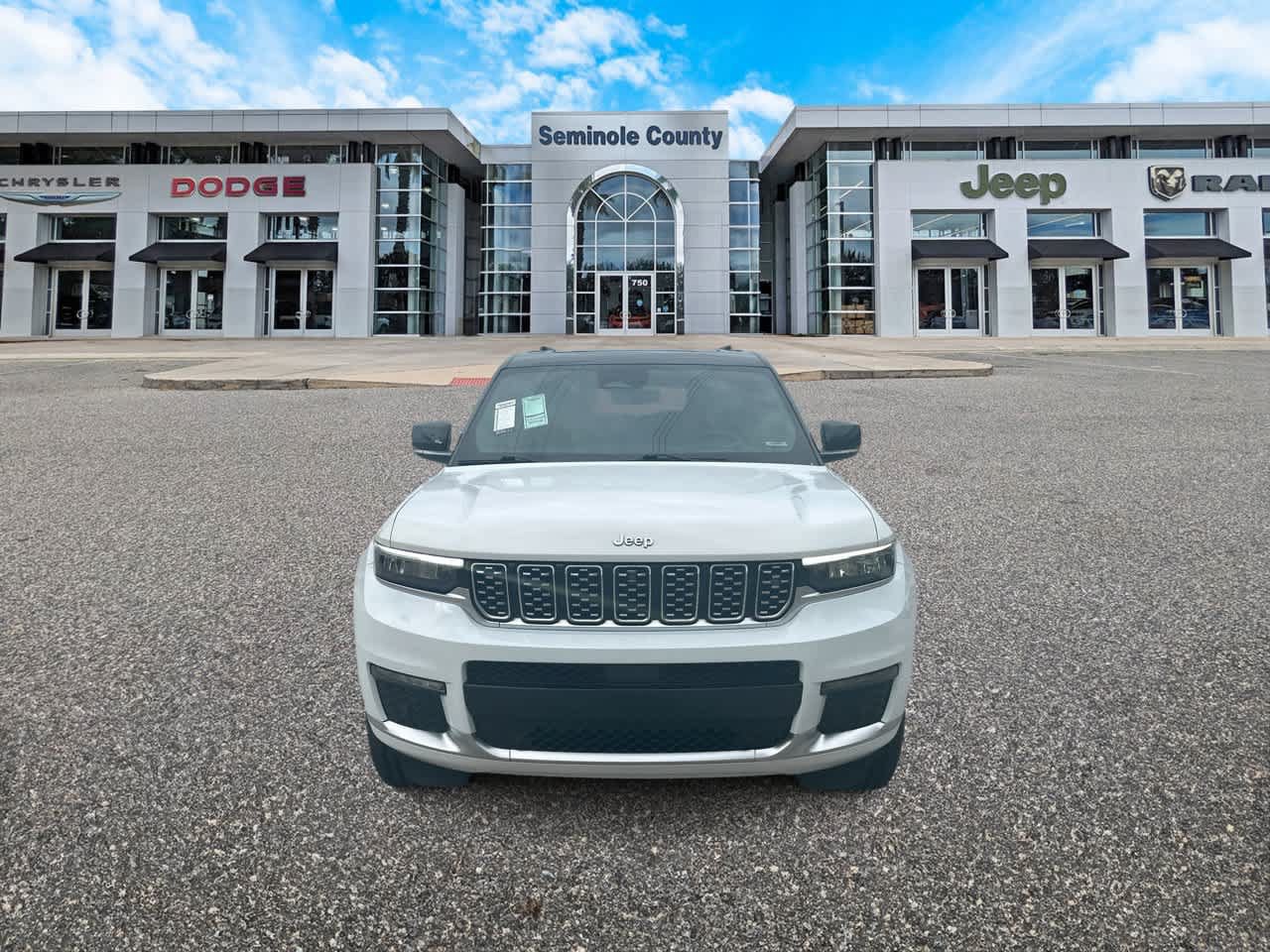 Used 2022 Jeep Grand Cherokee L Summit w/ Advanced Protech Group IV AWD/4WD image 3