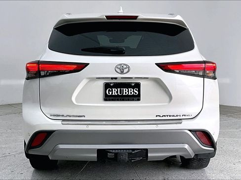 Used 2020 Toyota Highlander Platinum image 7