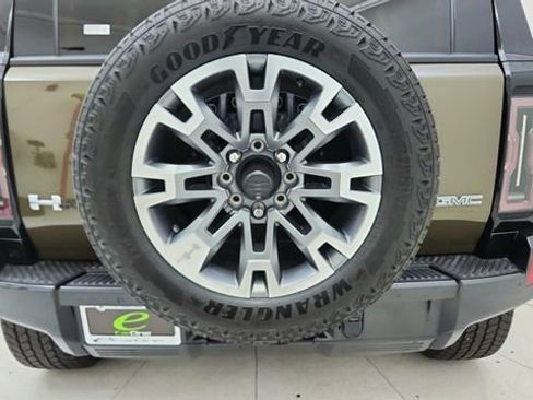 Used 2025 GMC Hummer EV 2X w/ LPO, Cargo Utility Package image 11