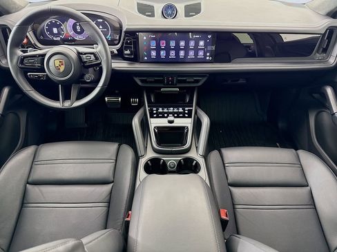 Certified 2025 Porsche Cayenne GTS image 28