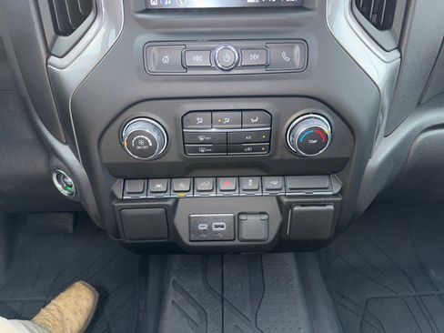 Used 2024 Chevrolet Silverado 1500 Custom image 17