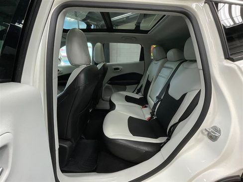 Used 2020 Jeep Compass Latitude FWD image 22