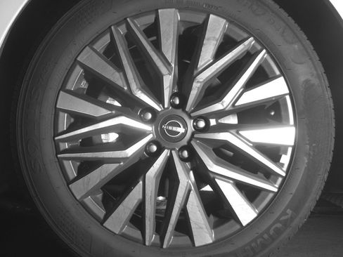 Used 2025 Nissan Altima 2.5 SV image 12