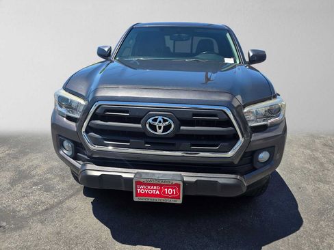 Used 2017 Toyota Tacoma SR5 AWD/4WD image 8