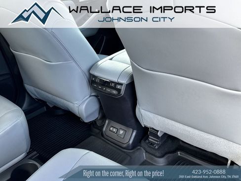 Used 2024 Toyota Highlander Platinum AWD/4WD image 40
