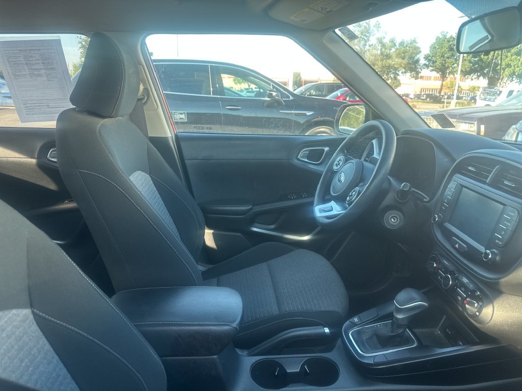 Used 2021 Kia Soul S FWD image 2