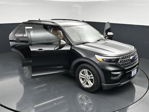 Used 2021 Ford Explorer XLT w/ Equipment Group 202A RWD image 27