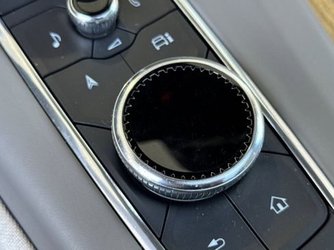 Used 2021 Cadillac Escalade Premium Luxury Platinum image 32