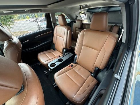 Used 2018 Toyota Highlander Limited Platinum image 31