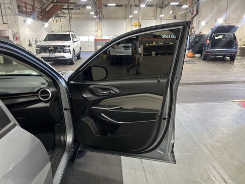 Used 2025 Chevrolet Trax ACTIV w/ Sunroof Package FWD image 20