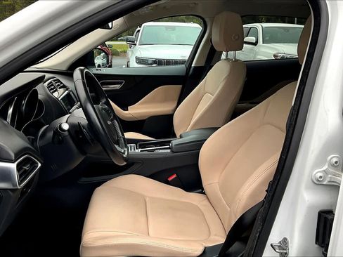 Used 2018 Jaguar F-PACE Premium image 7