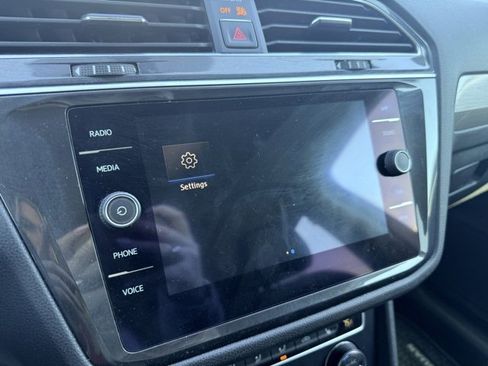Used 2018 Volkswagen Tiguan SE image 30