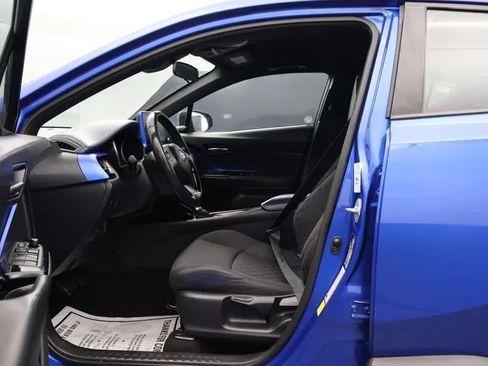 Used 2021 Toyota C-HR XLE FWD image 14