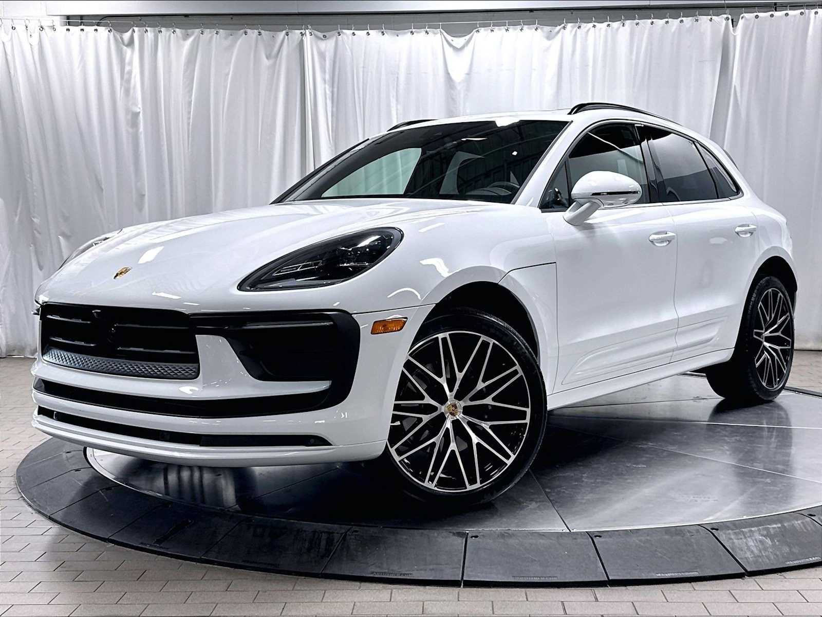 Used 2026 Porsche Macan AWD/4WD image 1