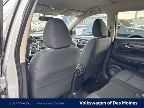 Used 2018 Nissan Rogue SV image 13