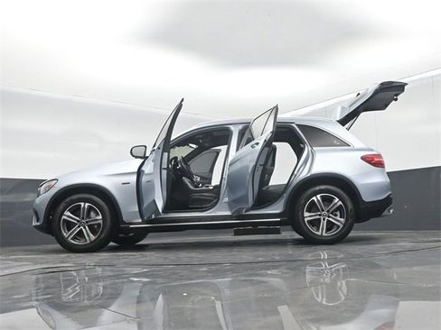 Used 2018 Mercedes-Benz GLC 350e 4MATIC image 73