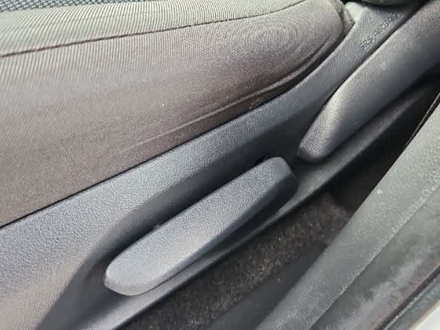 Used 2025 Toyota RAV4 LE AWD/4WD image 15