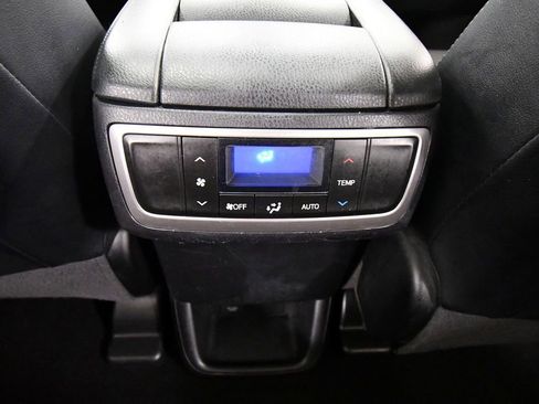 Used 2018 Toyota Highlander Limited w/ Carpet Mat Package (TMS) image 18