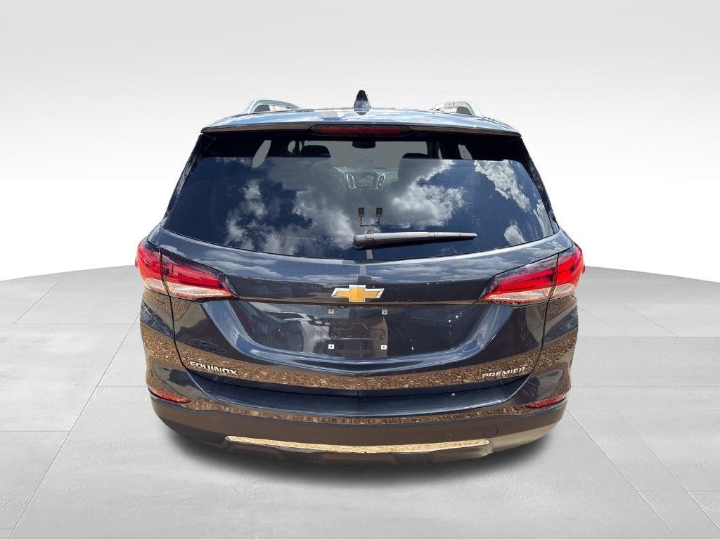 Used 2022 Chevrolet Equinox Premier FWD image 4