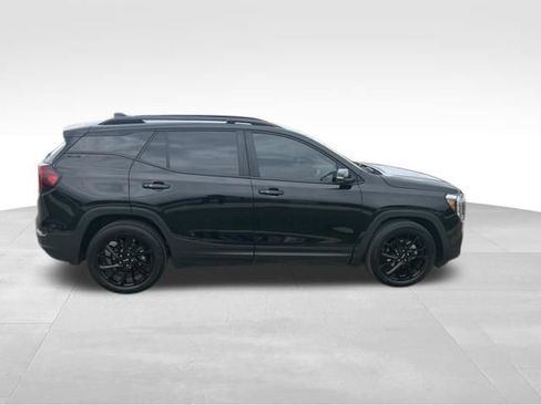 Used 2023 GMC Terrain SLE w/ Driver Convenience Package FWD image 2