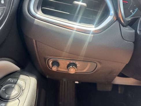 Used 2022 Chevrolet Equinox LS FWD image 19