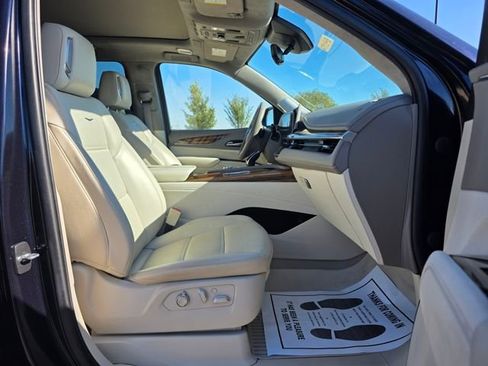 Used 2021 Cadillac Escalade ESV Premium Luxury Platinum image 29