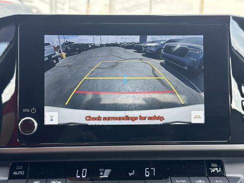 Used 2025 Toyota Camry SE image 8