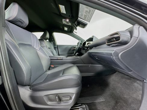 Certified 2026 Toyota Crown AWD/4WD image 29