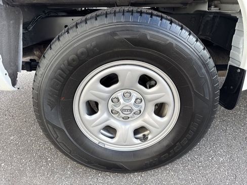 Used 2023 Nissan Frontier S w/ Tow Package image 9