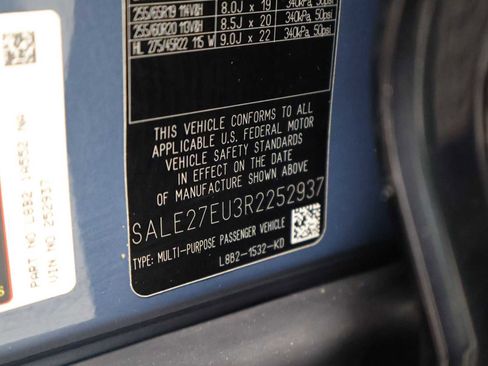 Used 2024 Land Rover Defender 110 X-Dynamic SE AWD/4WD image 42