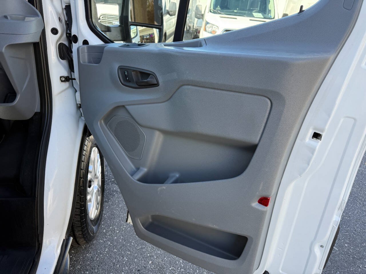 Used 2017 Ford Transit 350 XLT RWD image 28