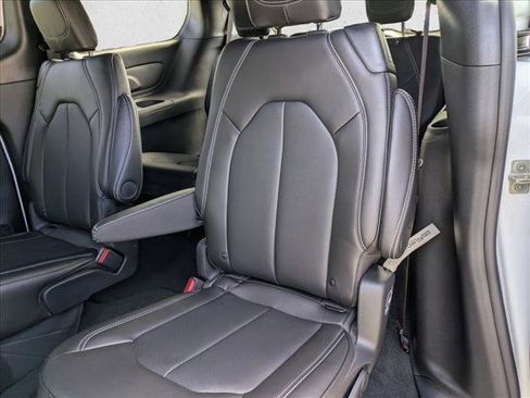 New 2026 Chrysler Pacifica Select image 15