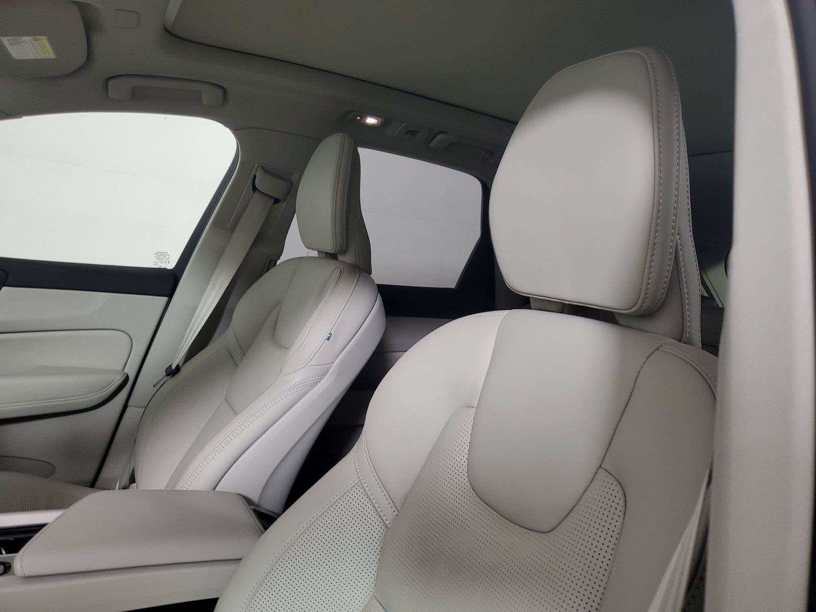 Used 2024 Volvo XC60 B5 Ultimate AWD/4WD image 23