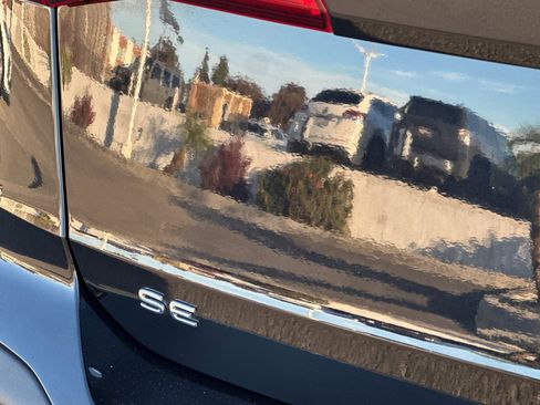 Certified 2023 Volkswagen Taos SE w/ Black Wheel Package image 28