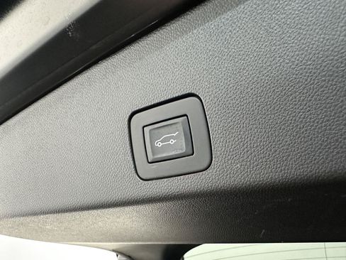 Used 2022 Buick Encore GX Select w/ Sport Touring Package FWD image 30