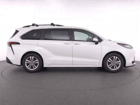 Used 2025 Toyota Sienna XLE w/ XLE Plus Package AWD/4WD image 2