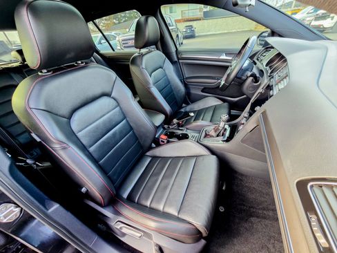 Used 2019 Volkswagen GTI SE image 29