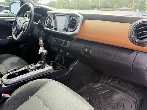 Used 2017 Toyota Tacoma SR5 RWD image 15