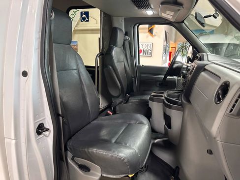 Used 2015 Ford E-350 and Econoline 350 Super Duty image 56