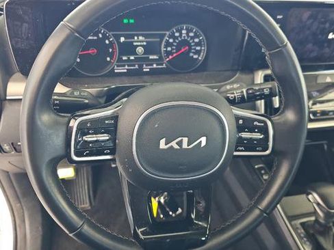 Used 2023 Kia Sorento S w/ Panoramic Sunroof Package image 6
