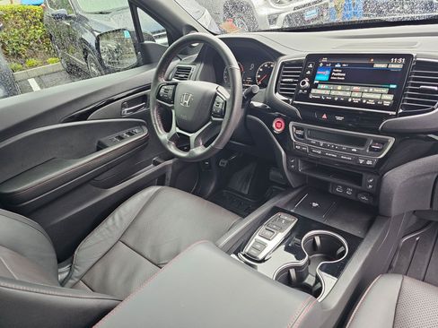 Used 2025 Honda Ridgeline Black Edition image 10