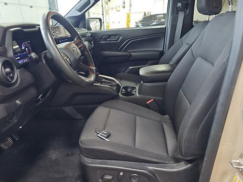 Used 2024 Chevrolet Colorado Trail Boss w/ Advanced Trailering Package AWD/4WD image 14