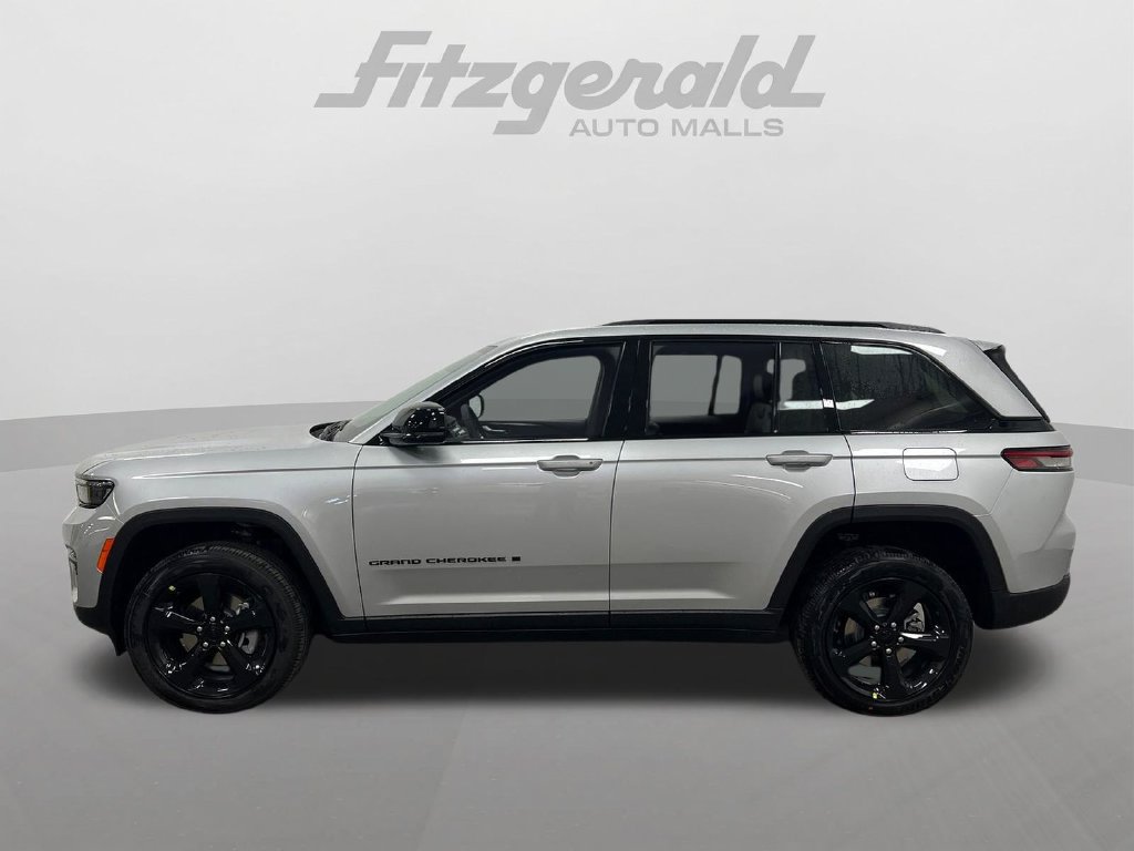 New 2025 Jeep Grand Cherokee Altitude RWD image 3