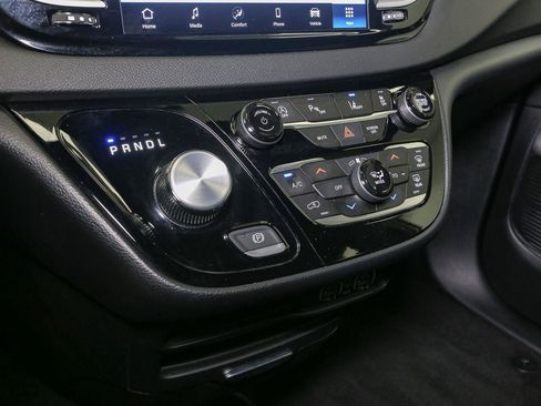 Used 2025 Chrysler Pacifica Select FWD image 34