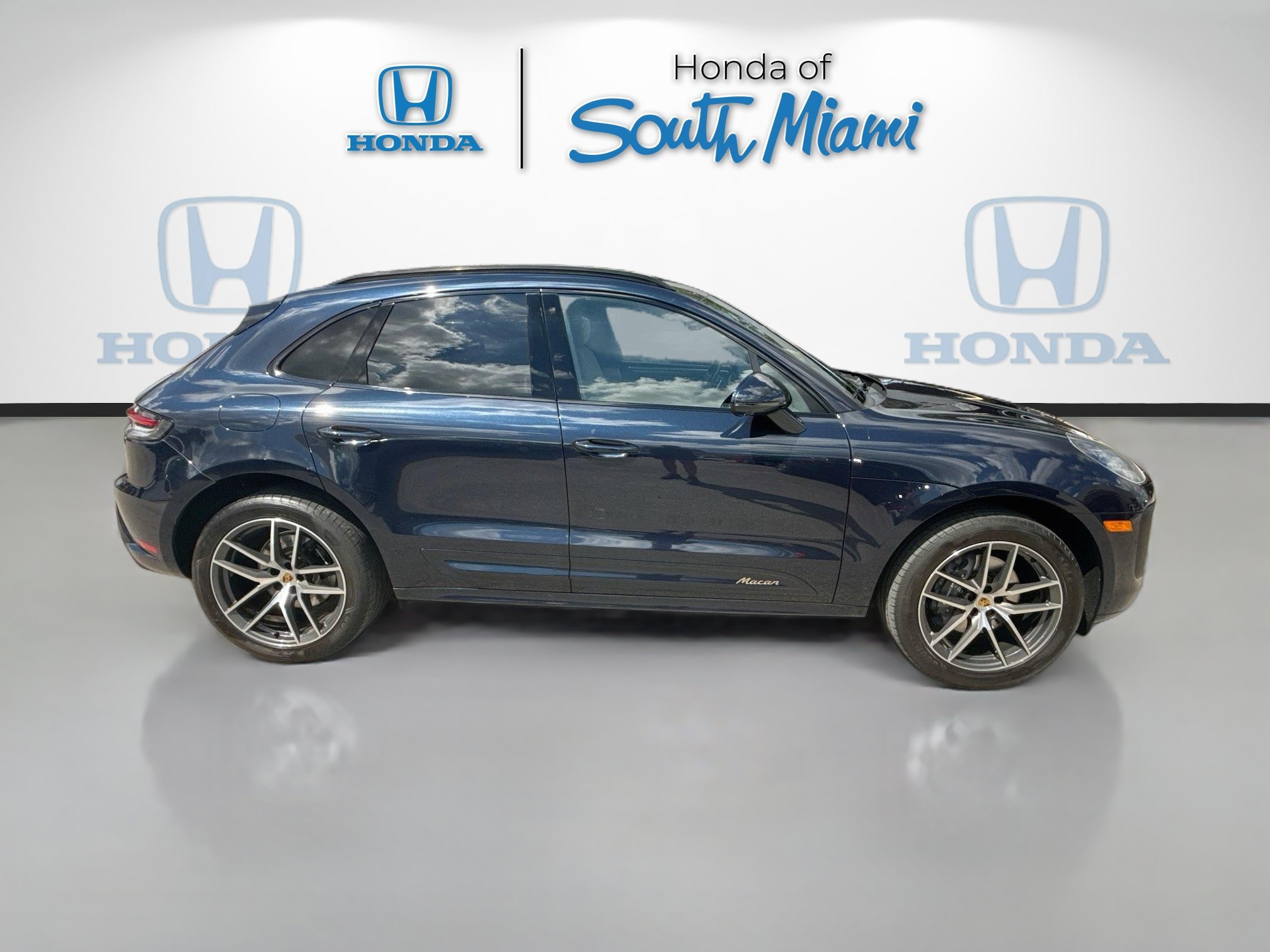 Used 2023 Porsche Macan Turbo AWD/4WD image 8