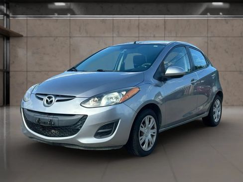 Used 2013 MAZDA MAZDA2 Sport FWD image 2