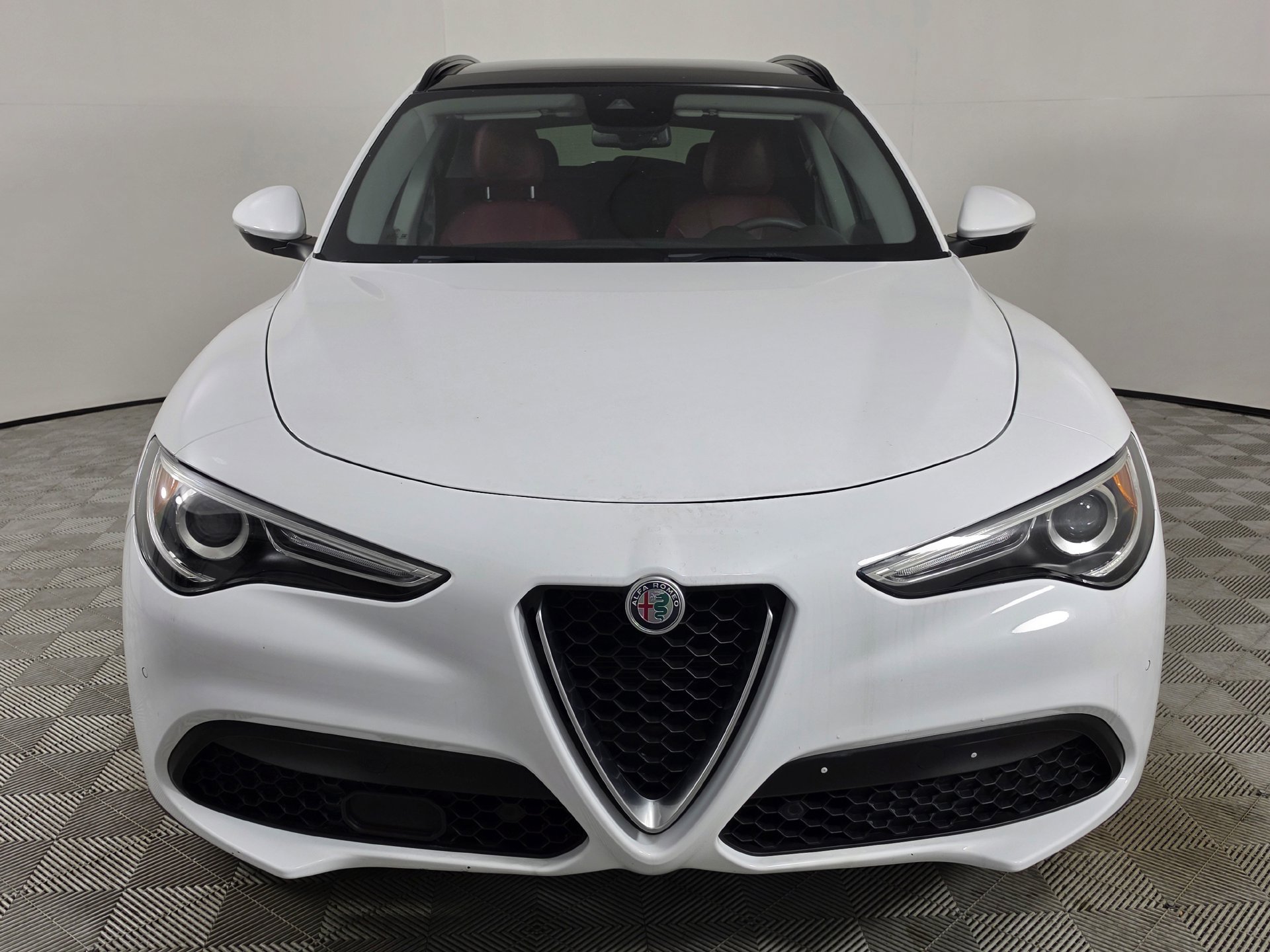 Used 2019 Alfa Romeo Stelvio Sport w/ Quick Order Package 22J Sport AWD/4WD image 2